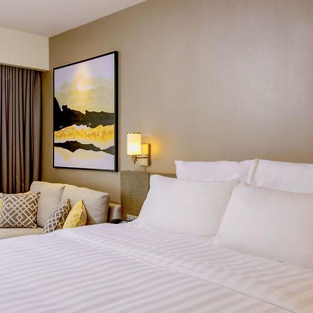 Novotel Suites Manila At Acqua Mandaluyong Exterior photo