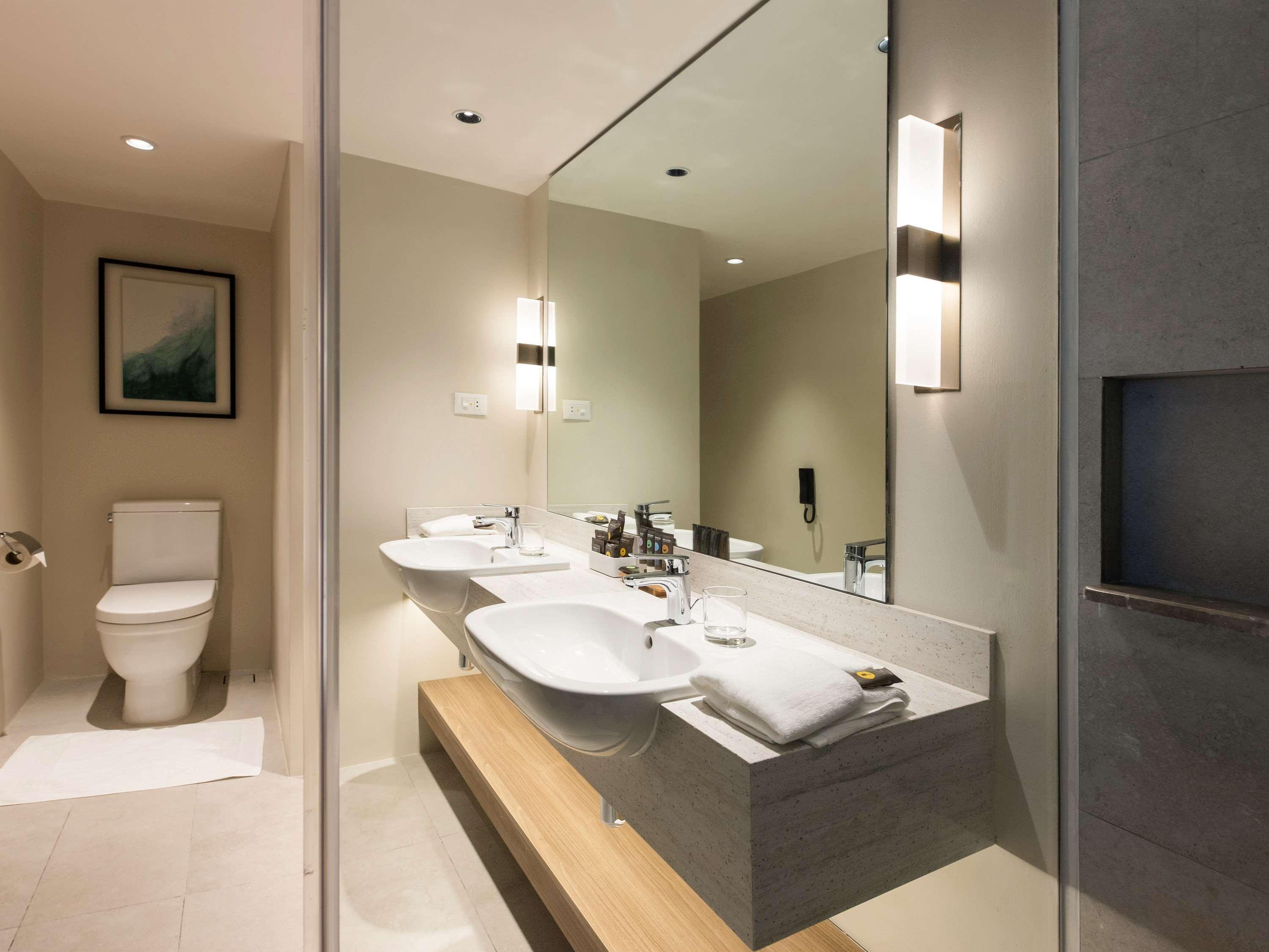 Novotel Suites Manila At Acqua Mandaluyong Exterior photo
