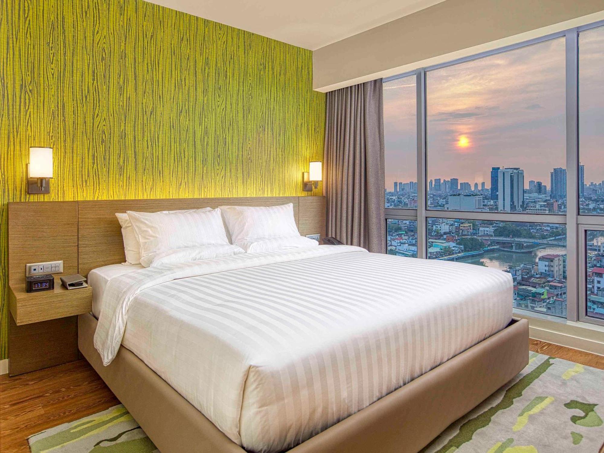 Novotel Suites Manila At Acqua Mandaluyong Exterior photo