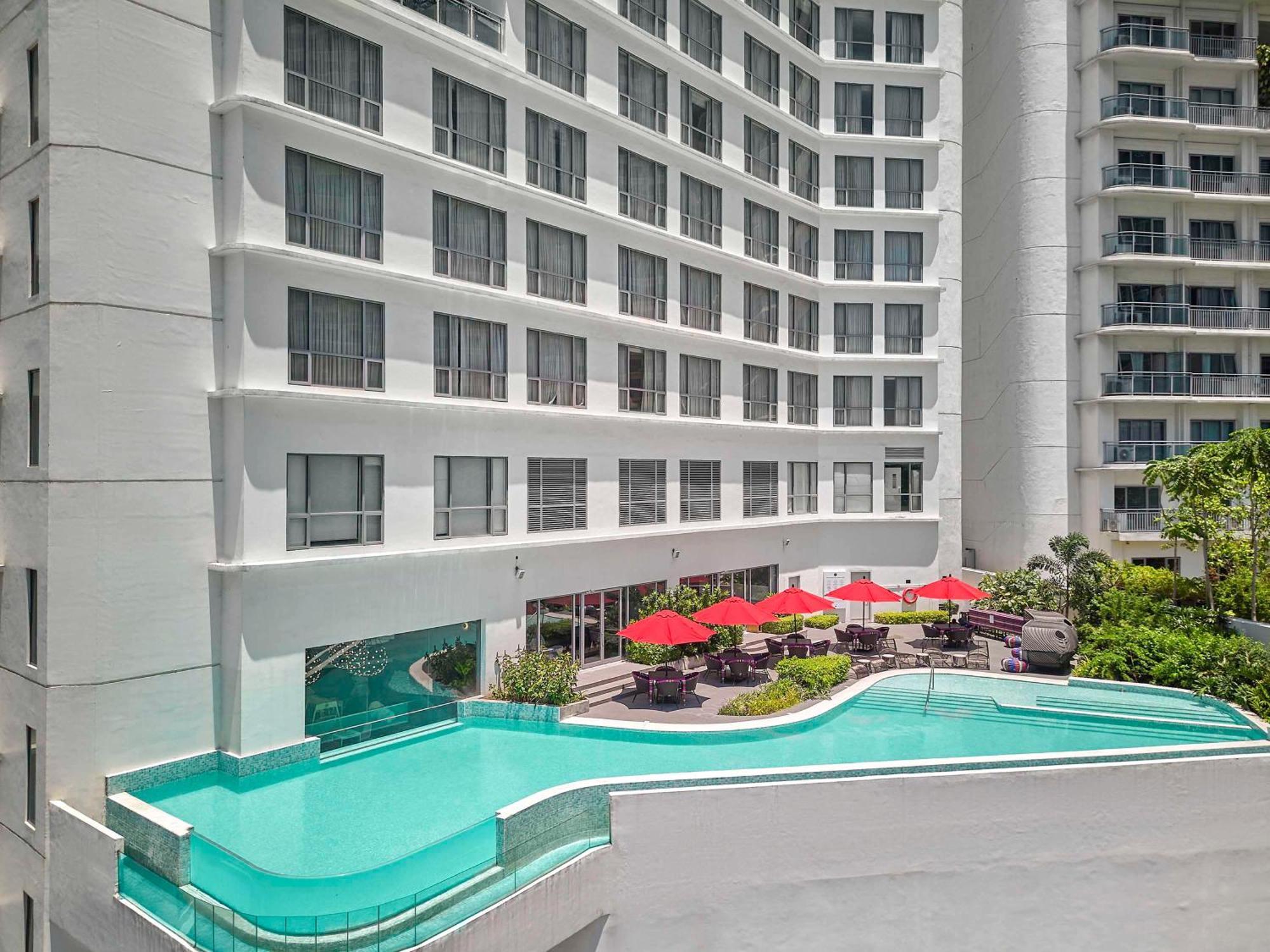 Novotel Suites Manila At Acqua Mandaluyong Exterior photo