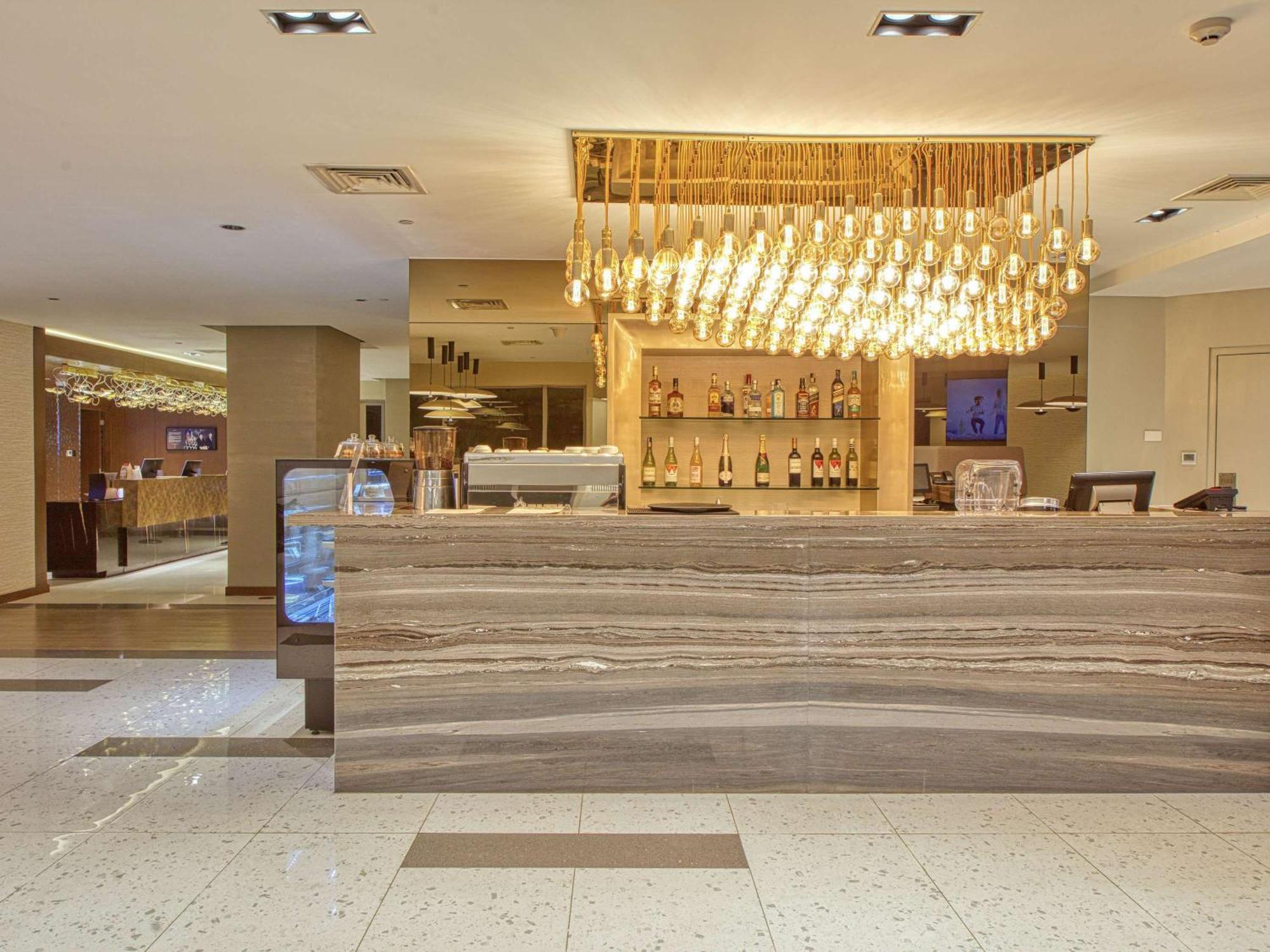 Novotel Suites Manila At Acqua Mandaluyong Exterior photo