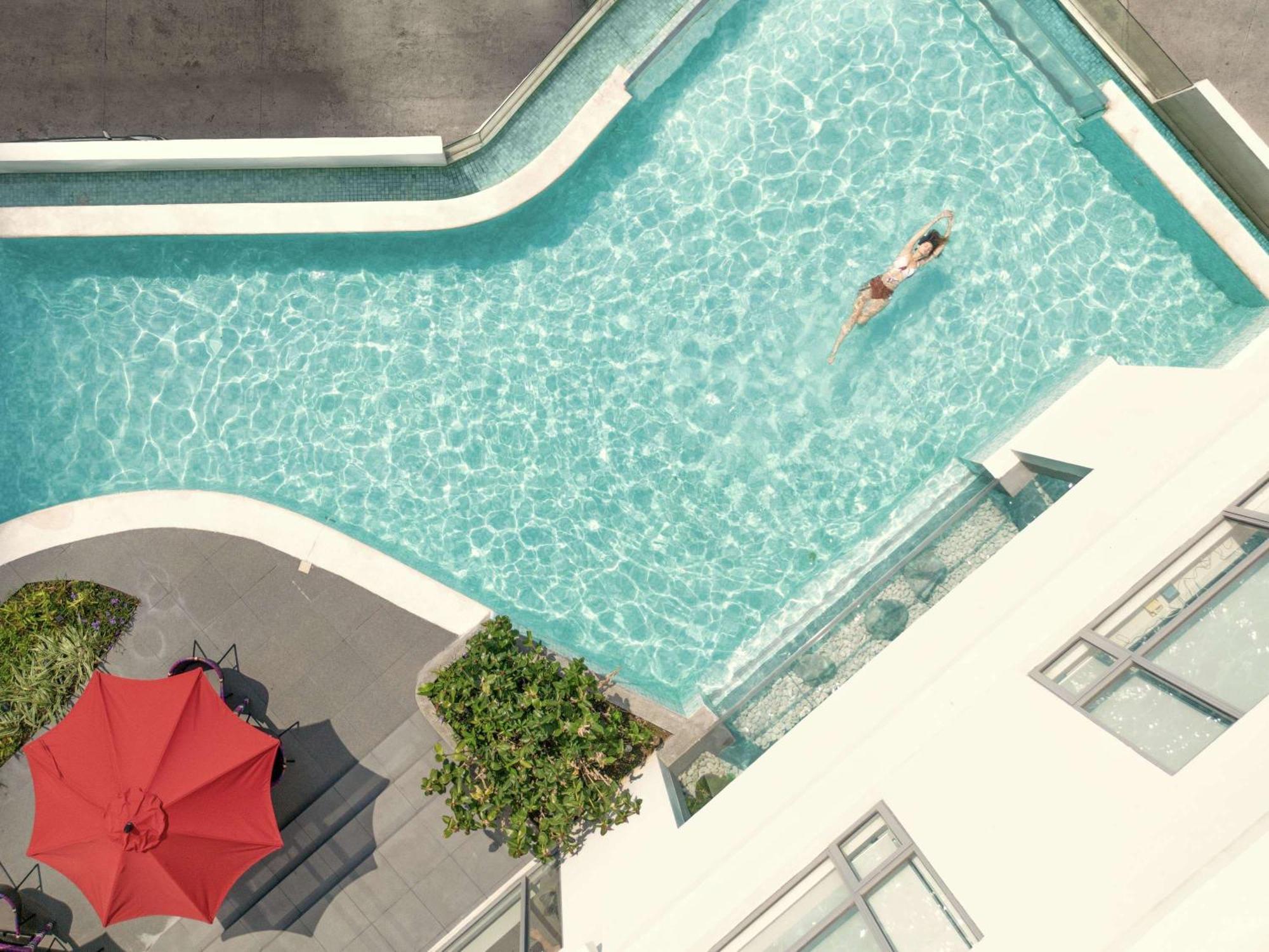 Novotel Suites Manila At Acqua Mandaluyong Exterior photo