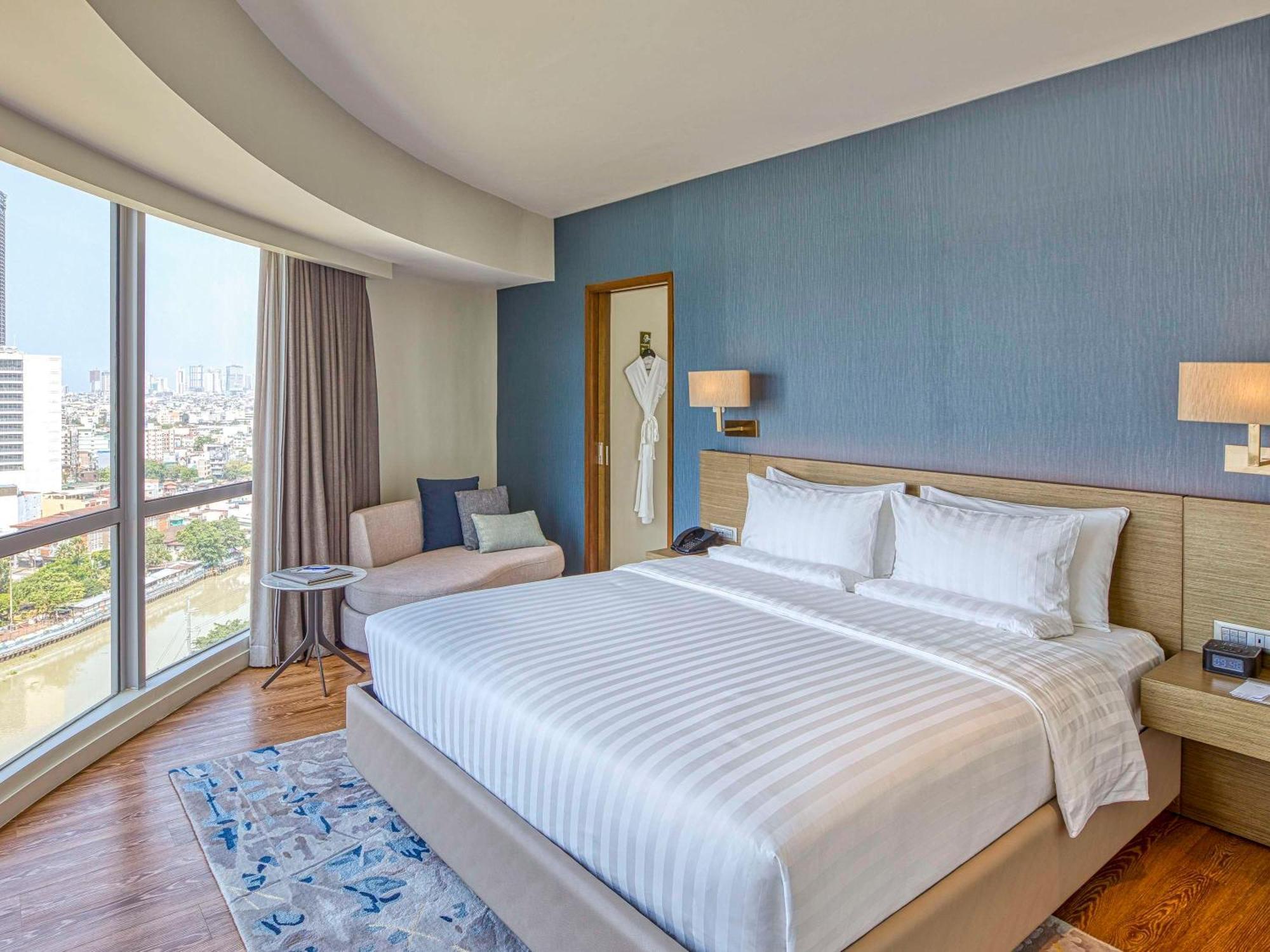 Novotel Suites Manila At Acqua Mandaluyong Exterior photo