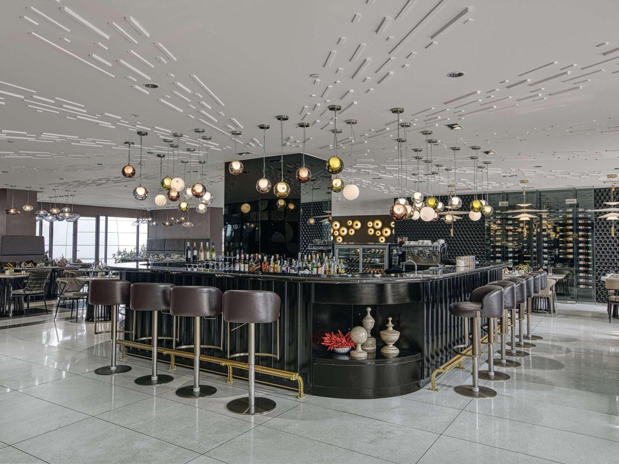 Novotel Suites Manila At Acqua Mandaluyong Exterior photo