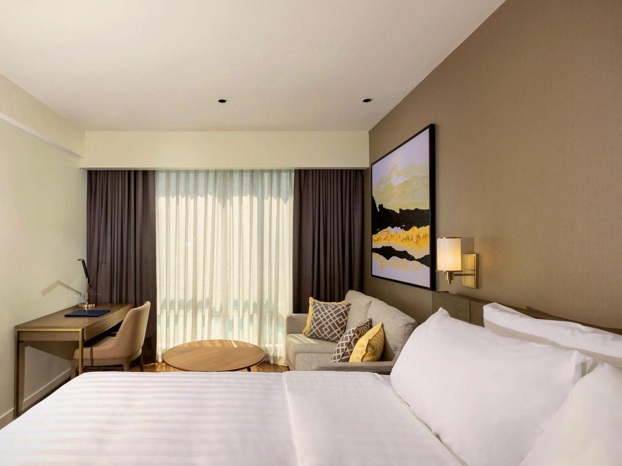 Novotel Suites Manila At Acqua Mandaluyong Exterior photo