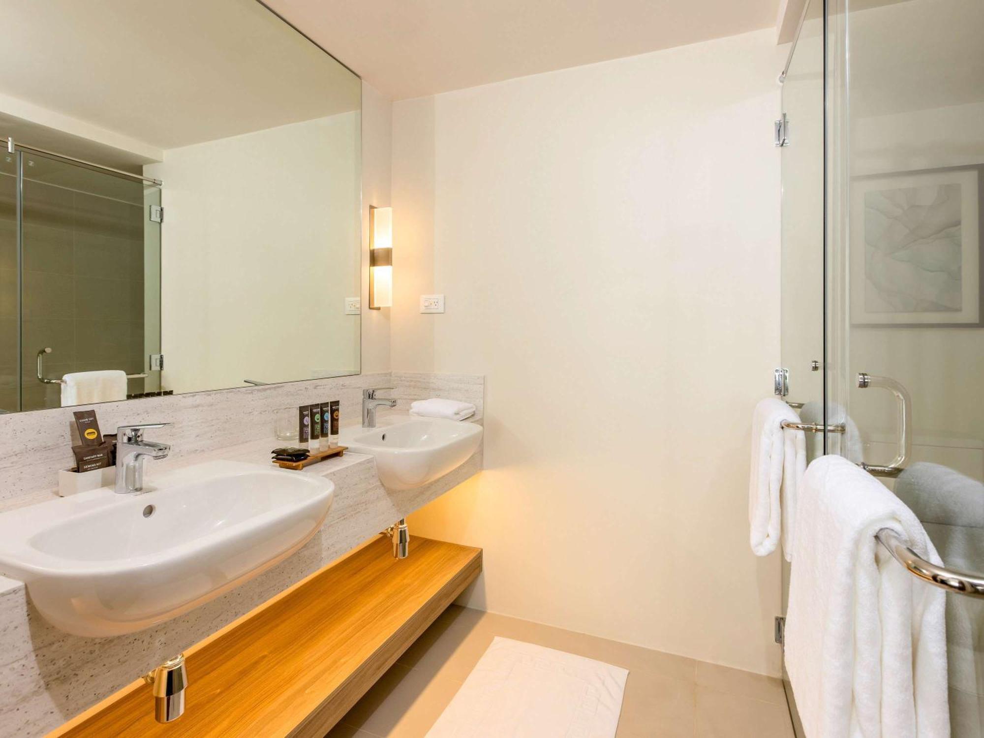 Novotel Suites Manila At Acqua Mandaluyong Exterior photo