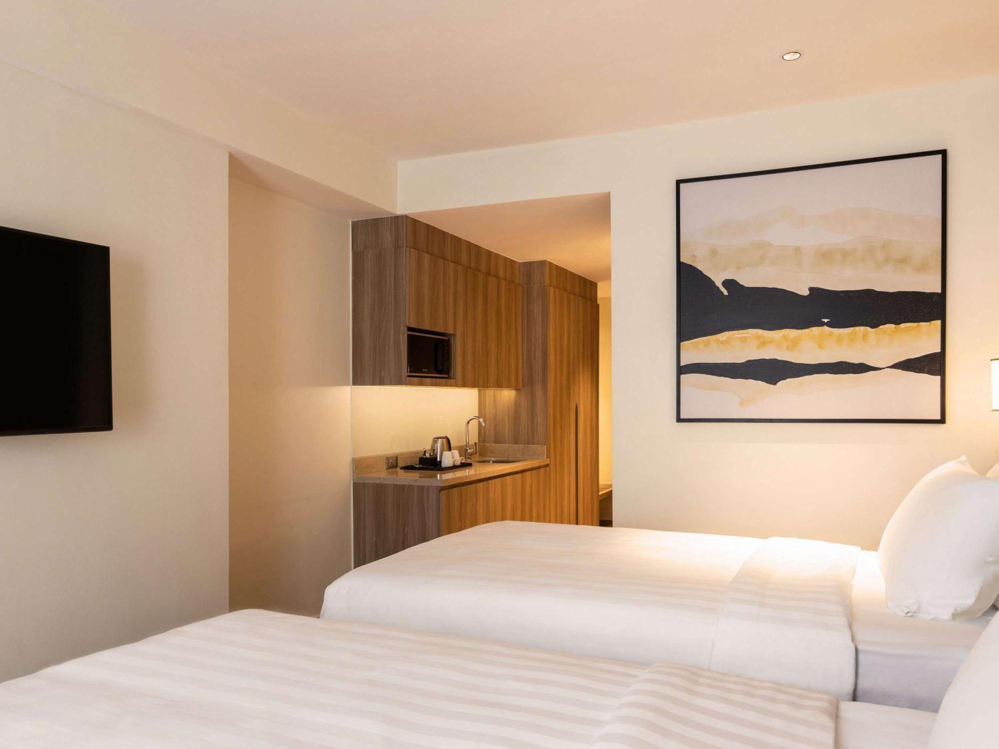 Novotel Suites Manila At Acqua Mandaluyong Exterior photo