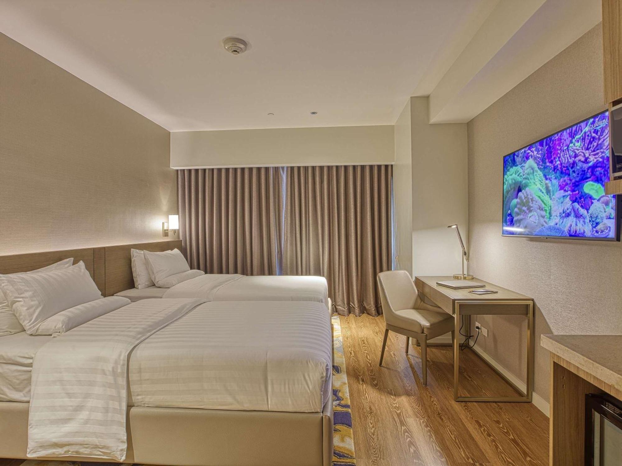 Novotel Suites Manila At Acqua Mandaluyong Exterior photo