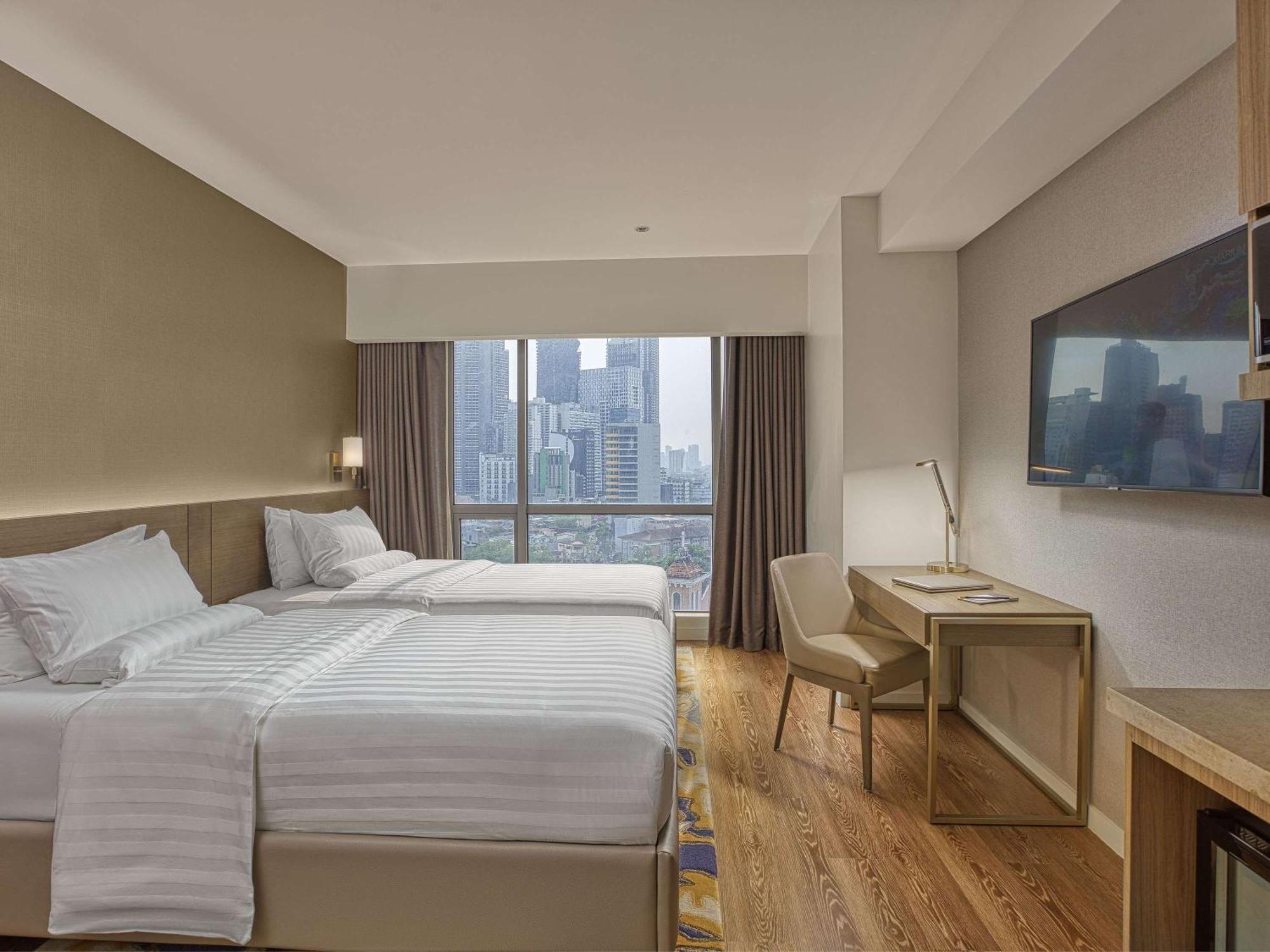 Novotel Suites Manila At Acqua Mandaluyong Exterior photo