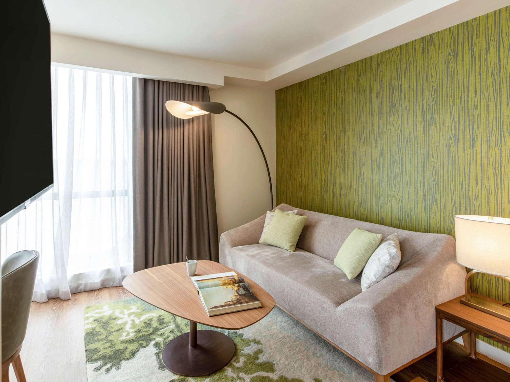 Novotel Suites Manila At Acqua Mandaluyong Exterior photo