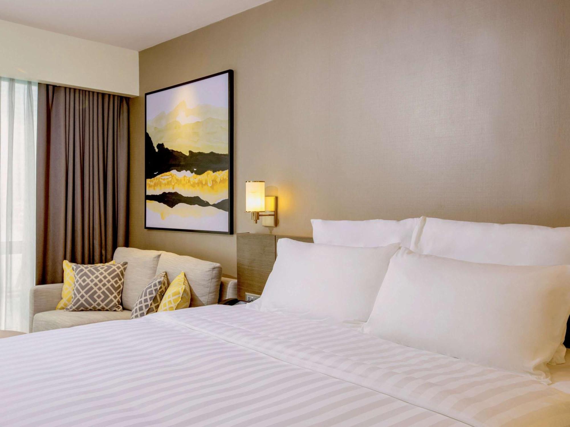 Novotel Suites Manila At Acqua Mandaluyong Exterior photo