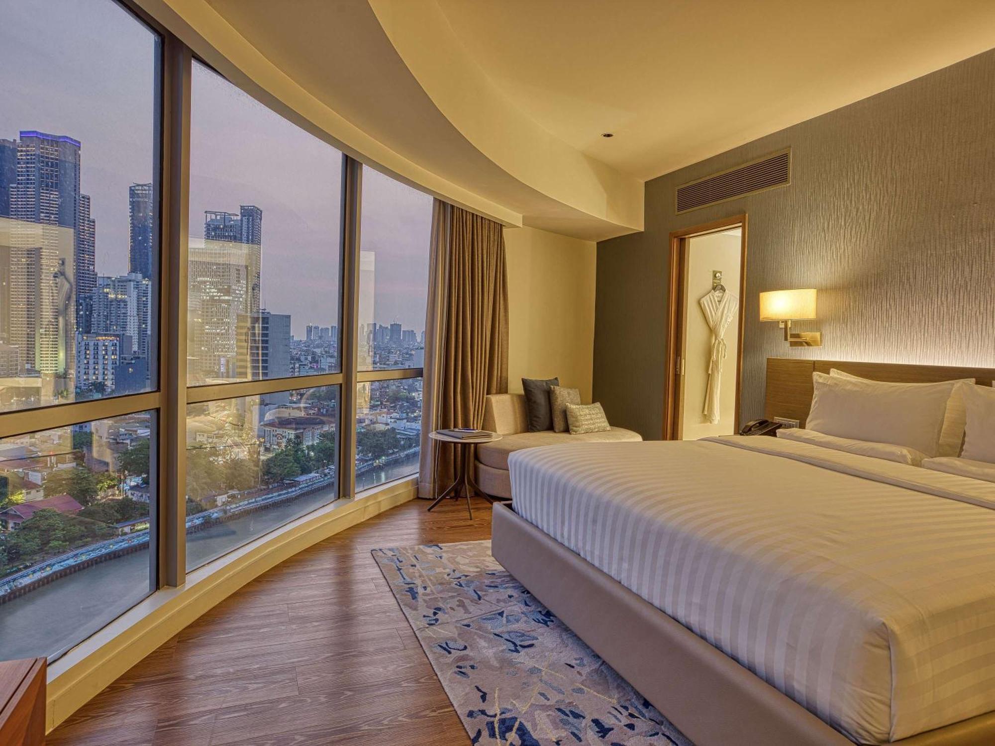 Novotel Suites Manila At Acqua Mandaluyong Exterior photo