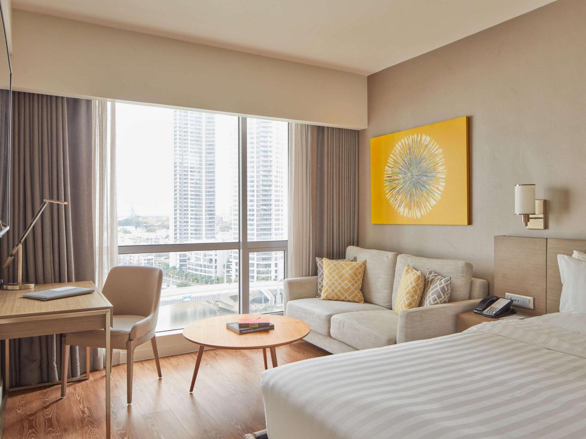 Novotel Suites Manila At Acqua Mandaluyong Exterior photo
