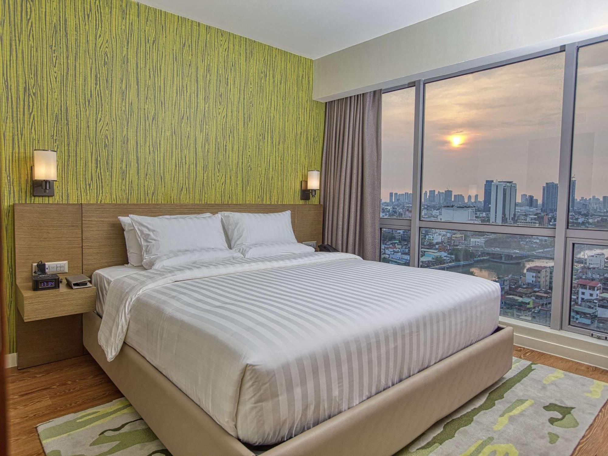 Novotel Suites Manila At Acqua Mandaluyong Exterior photo
